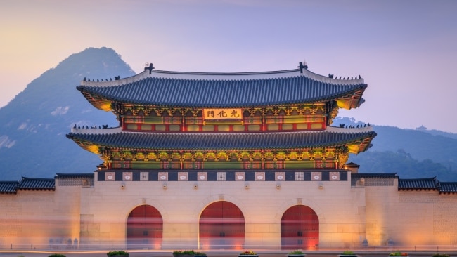 <h2><span>3. Live the history of  Gyeongbokgung Palace</span></h2><p><span>Built in 1395 and often referred to as the Northern Palace, <a href="http://www.royalpalace.go.kr/">this</a> sprawling complex is a time warp and the authorities have cleverly devised three walking courses - spanning 40 minutes, 60 minutes and 90 minutes - depending on your time and interest. Adding to the spectacle, locals who wear the traditional hanbok clothing get in free. </span></p>