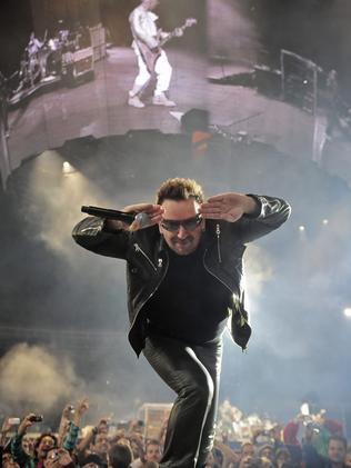 Bono works the stadium in Spain, 2010