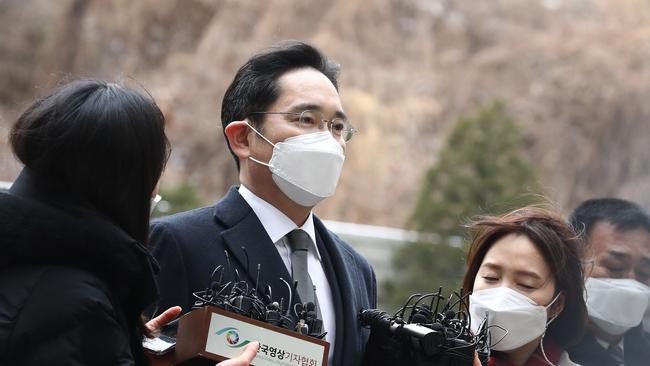 SEOUL, SOUTH KOREA - JANUARY 18: Jay Y. Lee, vice chairman of Samsung, arrives at the Seoul Central District Court on January 18, 2021 in Seoul, South Korea. An appellate court will give a verdict for Samsung heir Lee Jae-yong in a retrial of a bribery case involving former President Park Geun-hye. Lee, vice chairman of Samsung Electronics Co., faces charges that he bribed Park and her longtime friend, Choi Soon-sil, to win government support for a smooth father-to-son transfer of managerial power at Samsung. Park was later impeached and ousted from presidency for corruption and abuse of power. (Photo by Chung Sung-Jun/Getty Images)