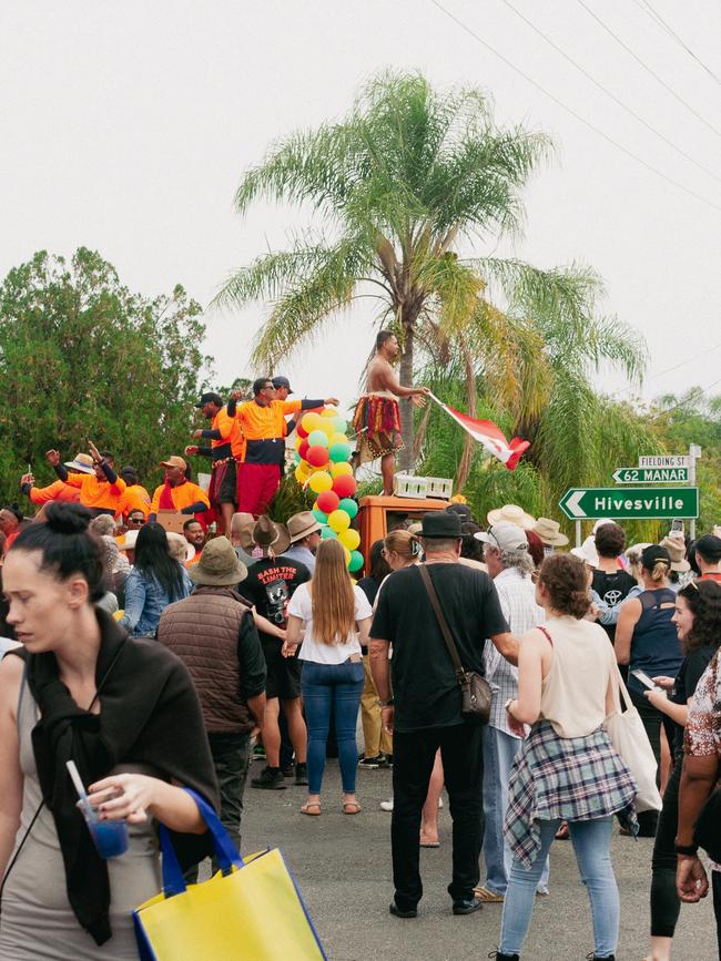 Crowds cheer on the parade at the 2023 Gayndah Orange Festival.