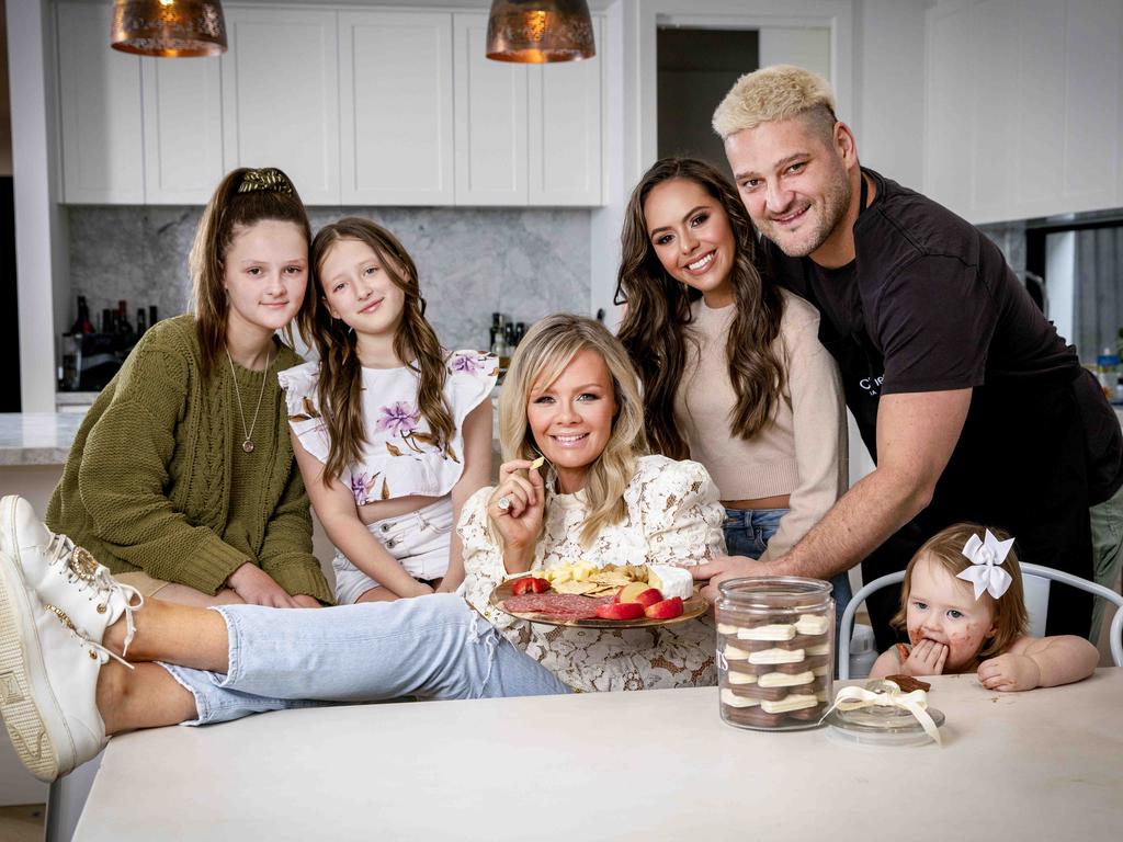 Alex Fevola with her 4 daughters, Leni, Lulu, Mia, husband Brendan and baby Tobi. Picture Nicole Cleary