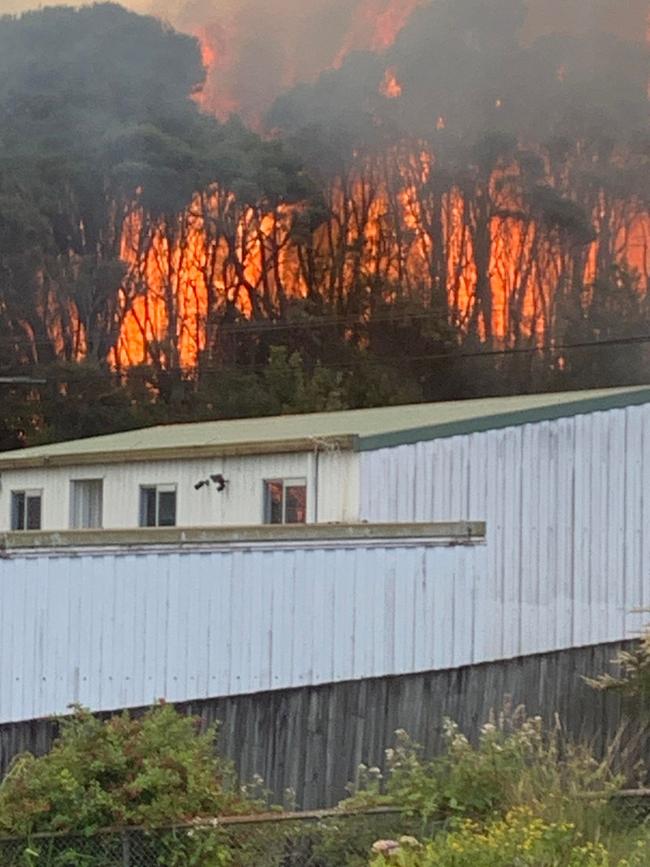 A property is engulfed in flames in Rosebery, Tasmania, during a bushfire emergency 27-12-2022 Picture: Scott Stevens