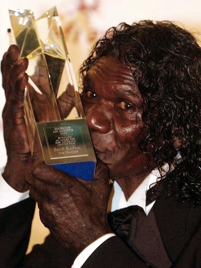 David Gulpilil with his Best Actor award at the 2002 AFI Awards.