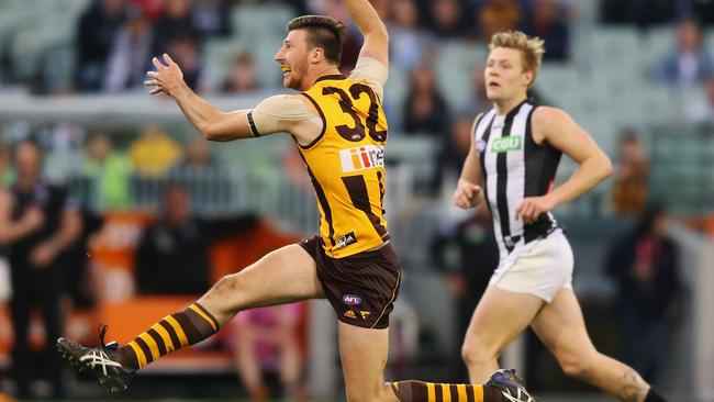 Jack Fitzpatrick kicks a goal against Collingwood.