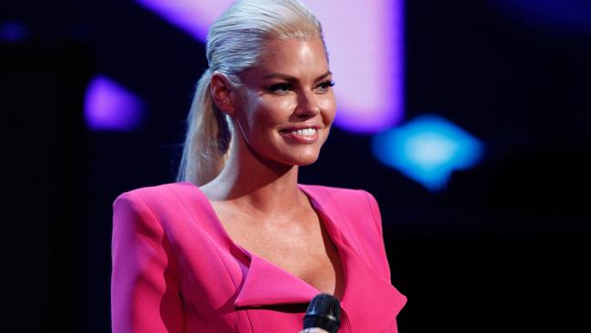 Sophie roasts Stu at the ARIAs