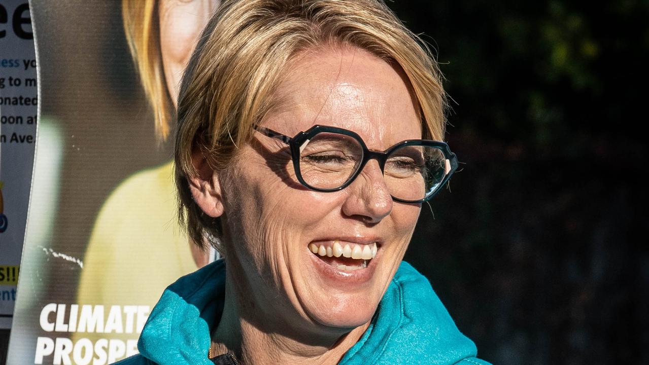 Federal Election 2021. Independent candidate Zoe Daniel campaigns at Ormond Primary School on election day. Picture: Jake Nowakowski