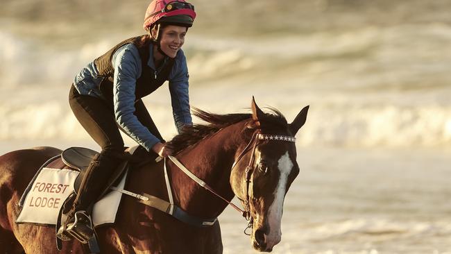 Teresa Palmer as Michelle Payne in a scene from the movie Ride Like A Girl.