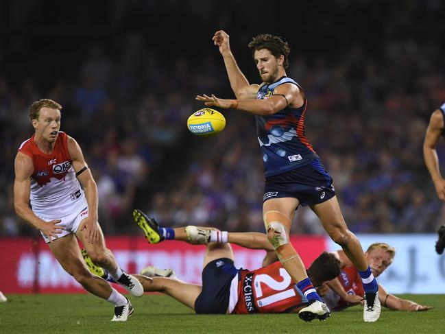 Marcus Bontempelli of the Bulldogs (second from left) is seen in action during the Round 1 AFL match between the Western Bulldogs and the Sydney Swans at Marvel Stadium in Melbourne, Saturday, March 23, 2019. (AAP Image/Julian Smith) NO ARCHIVING, EDITORIAL USE ONLY