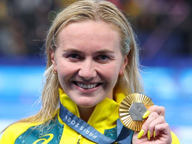 Ariarne Titmus with her 400m freestyle gold. Picture: Adam Head