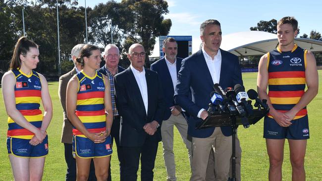 6/10/23. The new Adelaide football club HQ development at Thebarton Oval press conference - Crows players Sarah Allan, Chelsea Randall and Jordan Dawson with John Olsen and The Premier Peter Malinauskas. Picture: Keryn Stevens