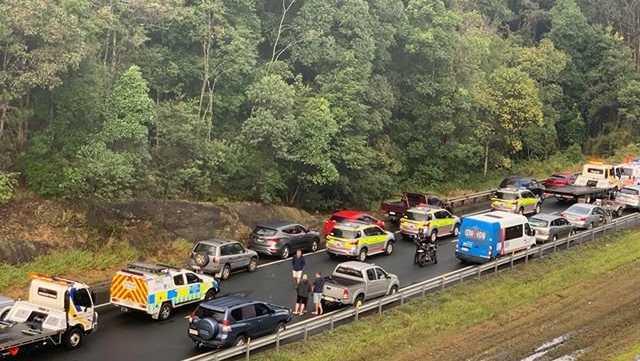 SOCIAL MEDIA IMAGE DISCUSS USE WITH YOUR EDITOR - MAYHEM: Justin Davidson captured images of the Bruce Highway southbound near the Ilkley Rd overpass at Tanawha this afternoon.