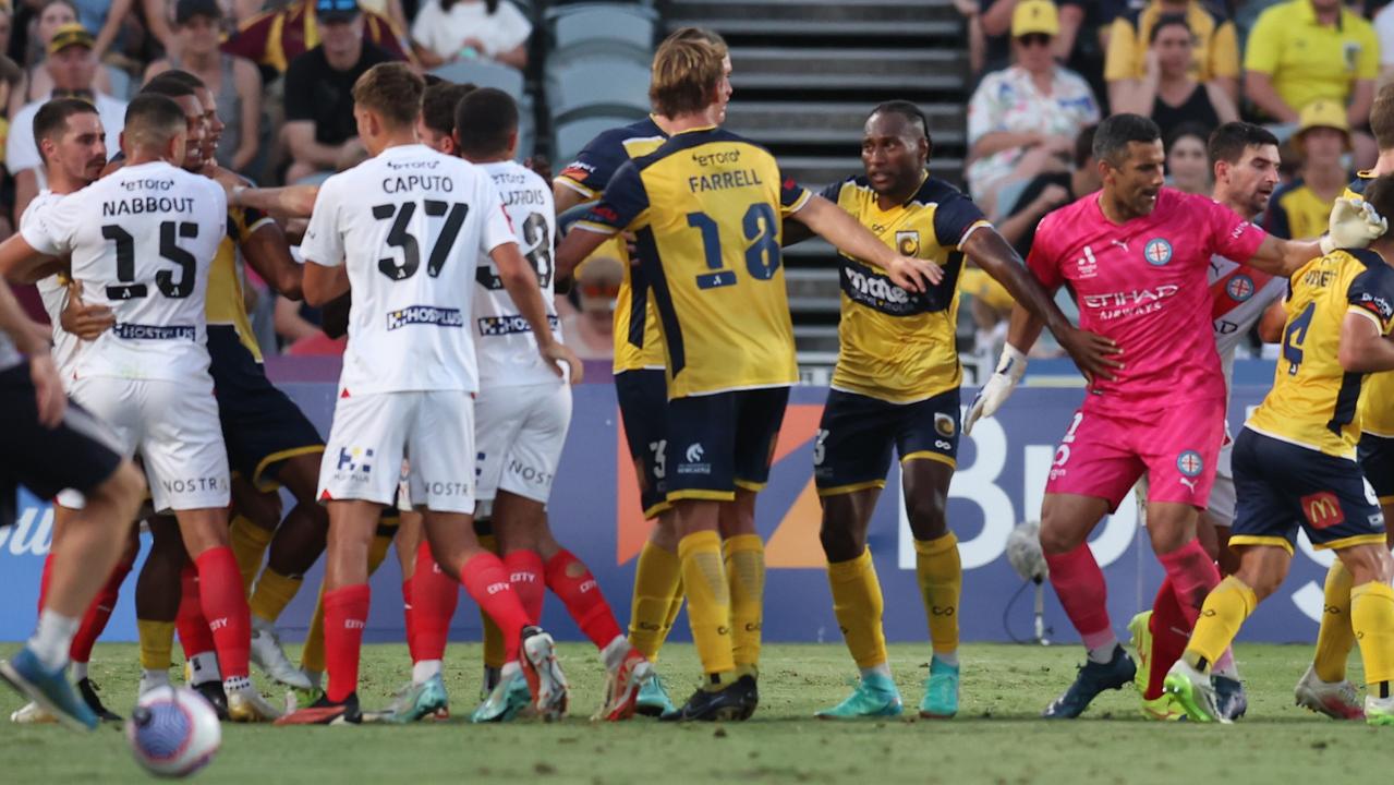 Players tussle in Gosford. (Photo by Scott Gardiner/Getty Images)