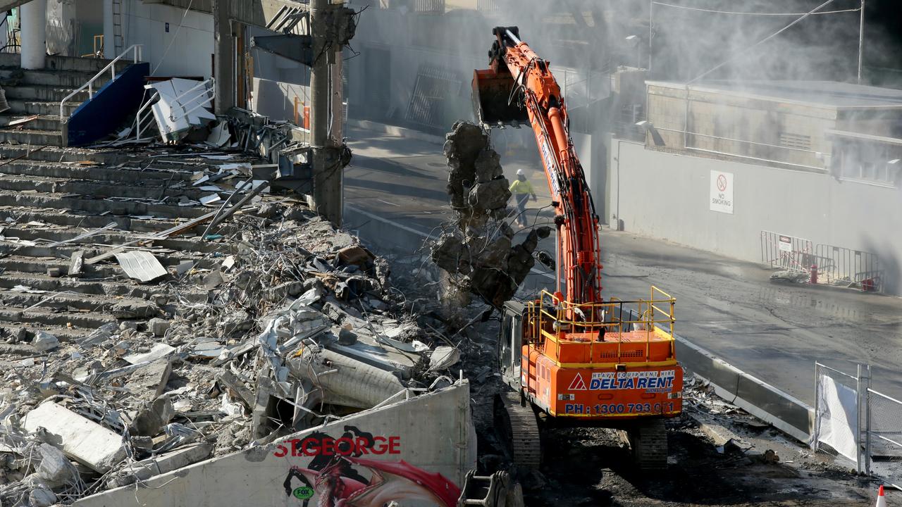 Allianz Stadium: Demolition turns stadium to war zone as rebuild begins ...