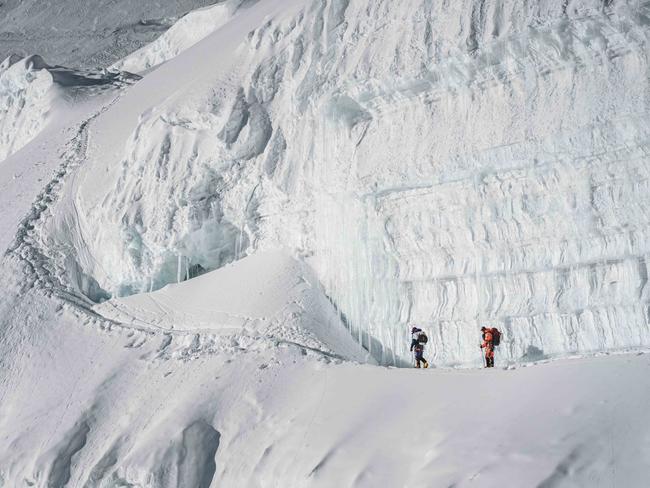 Pepper aims to climb all 14 of the world's mountains that are higher than 8000m without the use of additional oxygen in 2 years, the world's fastest time.