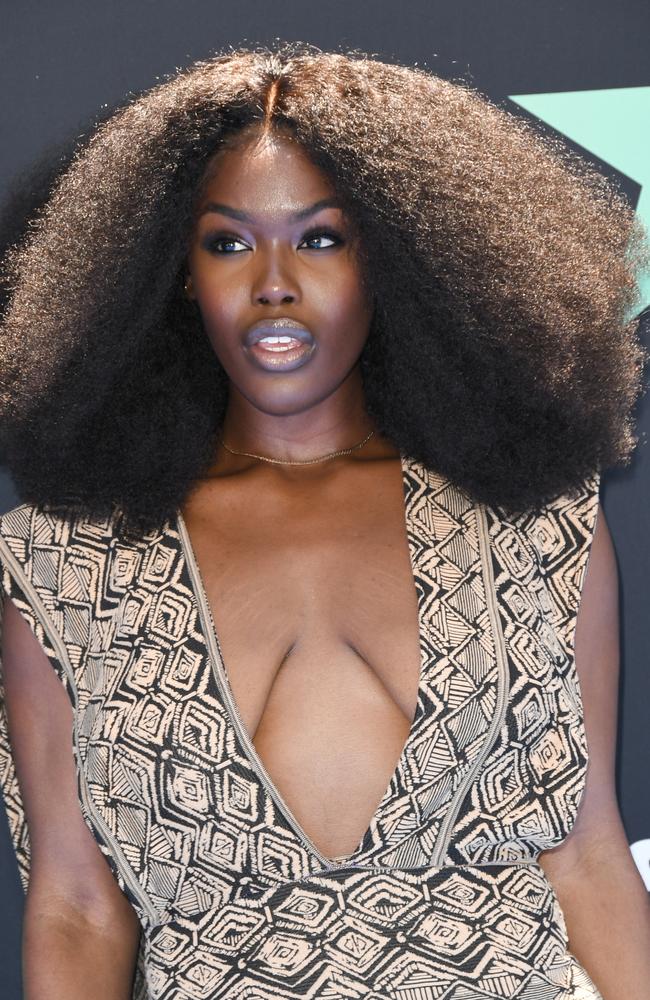 Tanerélle Stephens responds to critics of her saggy boobs on