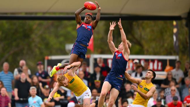 Kysaiah Pickett takes a pre-season hanger. Picture: Morgan Hancock/Getty Images