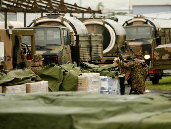 Picture shows the australian armys relief operation at the Innisfail Show ground pic Eddie Safarik