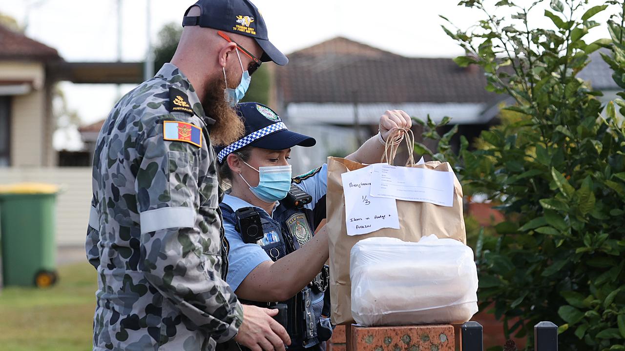 Troops in military fatigues have hit the streets of Sydney to help manage the city’s escalating coronavirus outbreak. Picture: NCA NewsWire / Dylan Coker