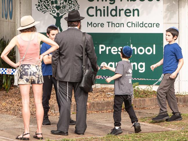 SYDNEY, AUSTRALIA. NewsWire Photos. JANUARY 21, 2025. Members of the local Jewish community in Maroubra arrive with their children at the childcare centre which last night was firebombed  in an anti-semitic attack. Picture: NewsWire/ Julian Andrews