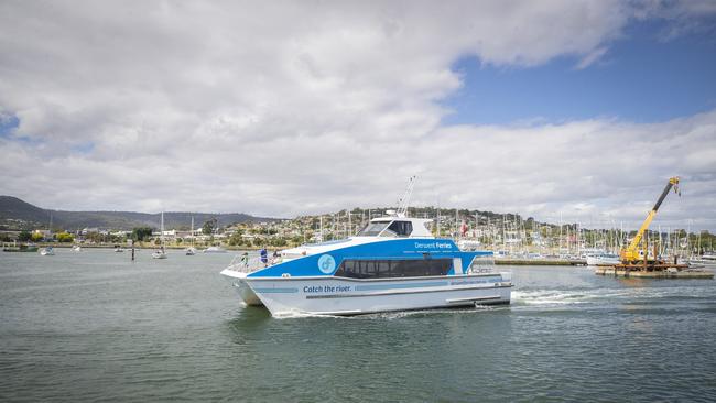 Derwent Ferries. Ferry leaves the eastern shore. Picture: Richard Jupe