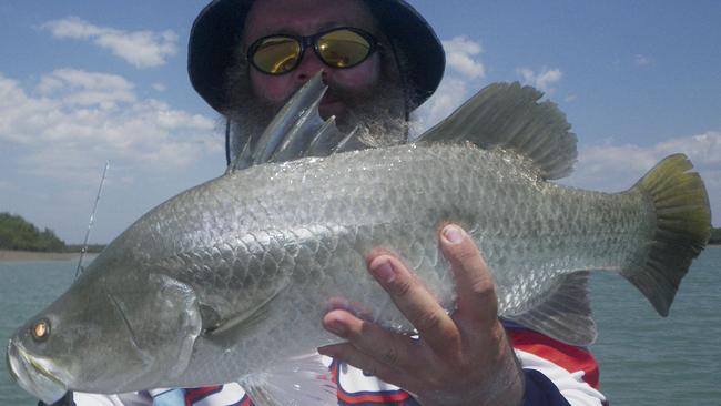 B<s1>rett Warren with a barra that helped him win runner-up in last weekend’s Top End Barra Series Round 5 at Bynoe Harbour.</s1>                                             <s1/>