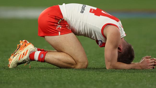 Nankervis’ bump forced the Swans to sub out Lloyd and will likely see Nankervis miss the next three weeks. (Photo by Robert Cianflone/Getty Images)