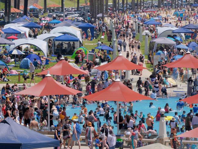 Getting a park wasn’t easy for beach goers. Picture: Mark Wilson