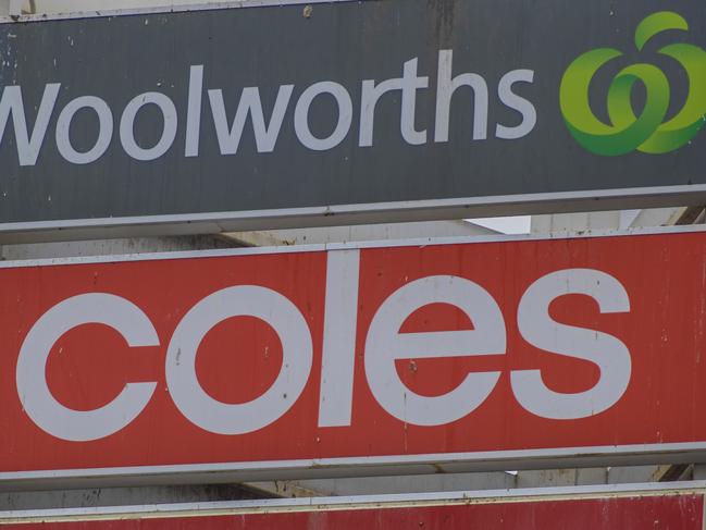 ADELAIDE, AUSTRALIA - NewsWire Photos JUNE 15 2022: Coles and Woolworths signage. Picture: NCA NewsWire / Roy VanDerVegt