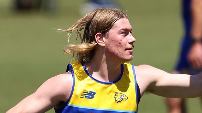 PERTH, AUSTRALIA - NOVEMBER 11: Harley Reid of the Eagles runs thru a drill during a West Coast Eagles AFL training session at Mineral Resources Park on November 11, 2024 in Perth, Australia. (Photo by Paul Kane/Getty Images)