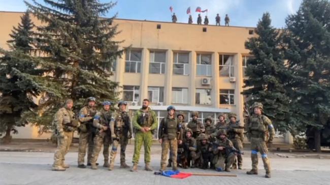 Ukrainian armed forces make a statement in front of Lyman Town Administration office. Picture: 81 Airborne Brigade of the Ukrainian Armed Forces/via Reuters