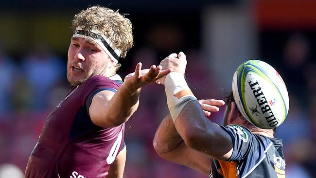 BRISBANE, AUSTRALIA - MARCH 24: Angus Scott-Young of the Reds and Sam Carter of the Brumbies compete at the lineout during the round six Super Rugby match between the Reds and the Brumbies at Suncorp Stadium on March 24, 2019 in Brisbane, Australia. (Photo by Bradley Kanaris/Getty Images)