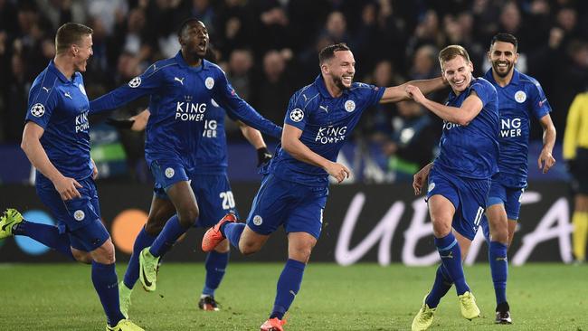Leicester City's English midfielder Marc Albrighton (2R) celebrates.