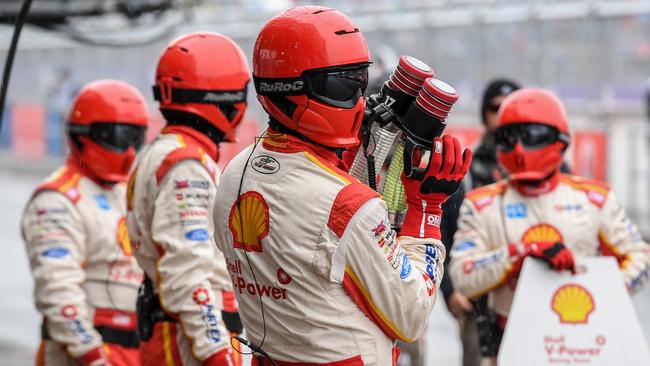 The Shell V-Power Racing Team pit crew during the V8 Supercar race at Mount Panorama, Bathurst, Sunday, October 8, 2017. The Bathurst 1000 is the most famed race in the V8 Super Car calendar, fought out over 1000kms, the event draws fans from all over the country to the New South Wales town of Bathurst. (AAP Image/Brendan Esposito) NO ARCHIVING