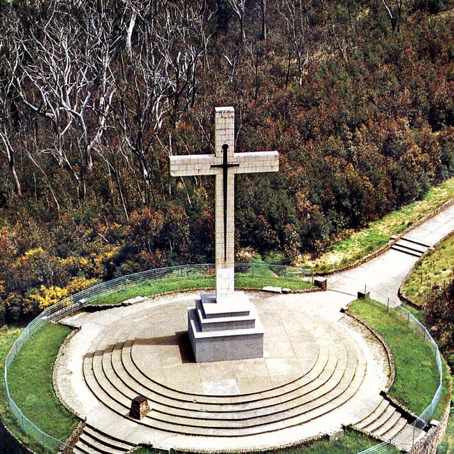 Memorial Cross war memorial at Mount Macedon.