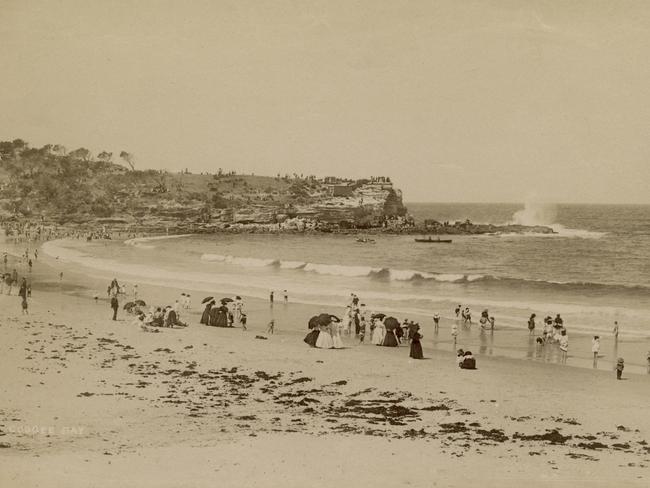 1880: Parasols and petticoats on display as Coogee becomes a holiday destination. Picture: Hulton Archive/Getty Images