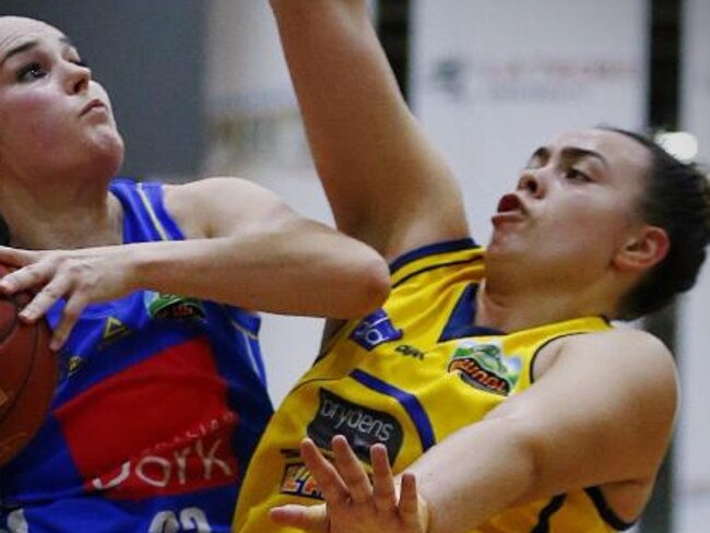 Tahlia Tupaea in action in the WNBL.