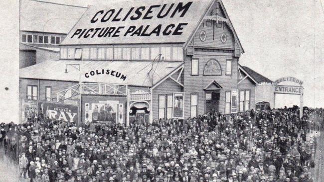 A postcard of the Coliseum Picture Palace in Ballarat, circa 1920.