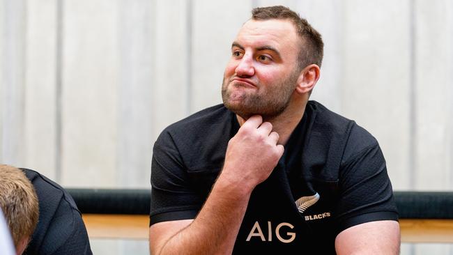 Tim Perry has been called onto the All Blacks' bench.