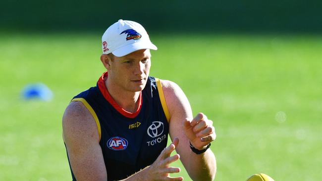 Adelaide’s Sam Jacobs tests his injured knee at training Adelaide. Picture: AAP/David Mariuz.