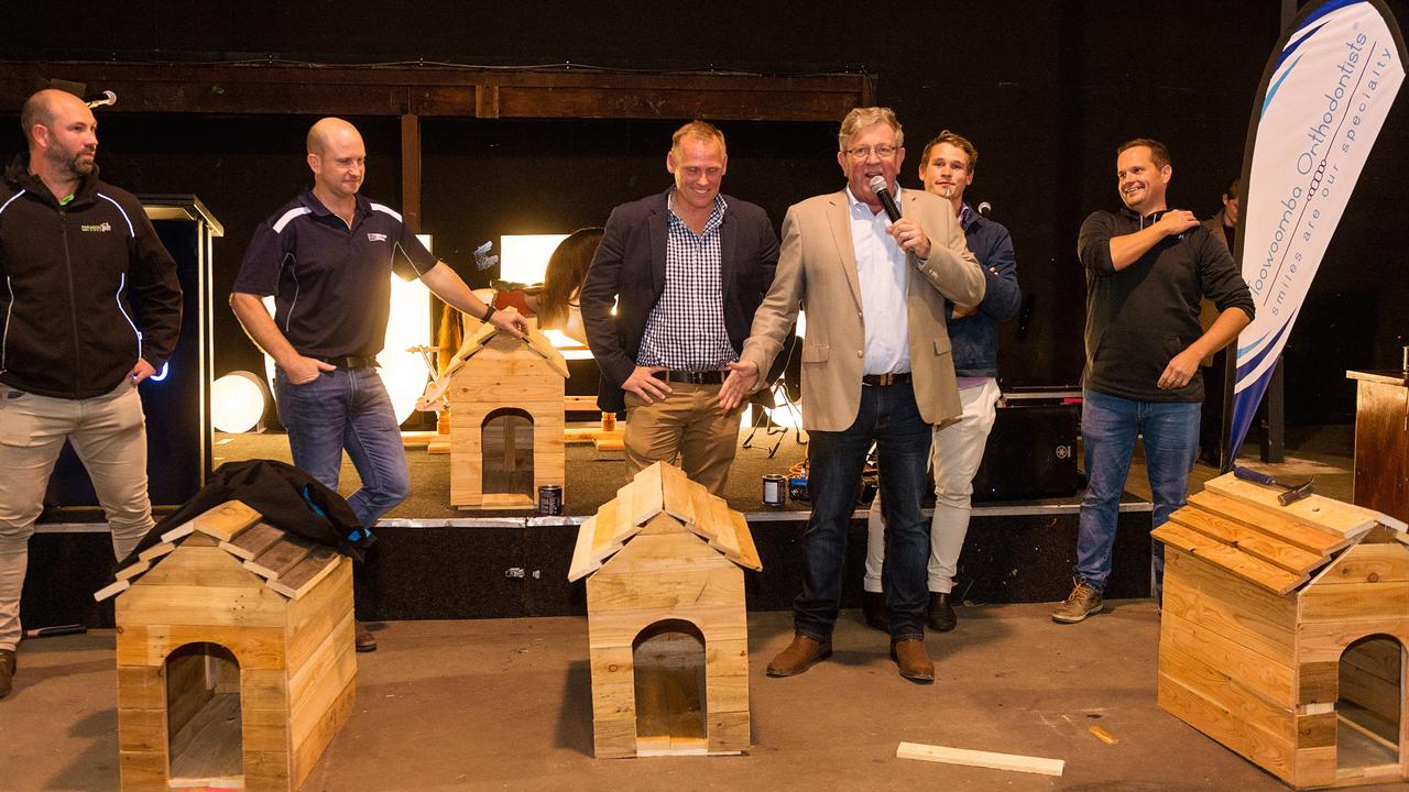 The Toowoomba Hospital Foundation is again organising their popular fundraiser, the Pop Up Pallet auction. Auctioneer Mike Stewart auctions off the Builders Challenge at the 2019 Toowoomba Orthodontists Pop Up Pallets Event.