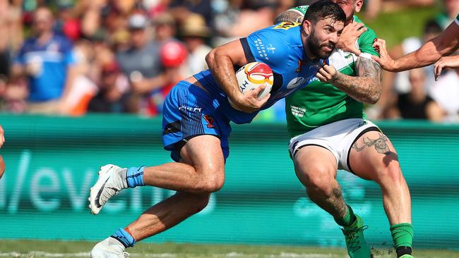 CAIRNS, AUSTRALIA — OCTOBER 29: James Tedesco of Italy runs the ball during the 2017 Rugby League World Cup match between Ireland and Italy at Barlow Park on October 29, 2017 in Cairns, Australia. (Photo by Chris Hyde/Getty Images)