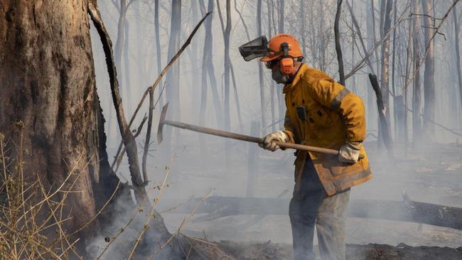 Queensland Fire and Emergency Services capture scenes from the Pechey bushfire.