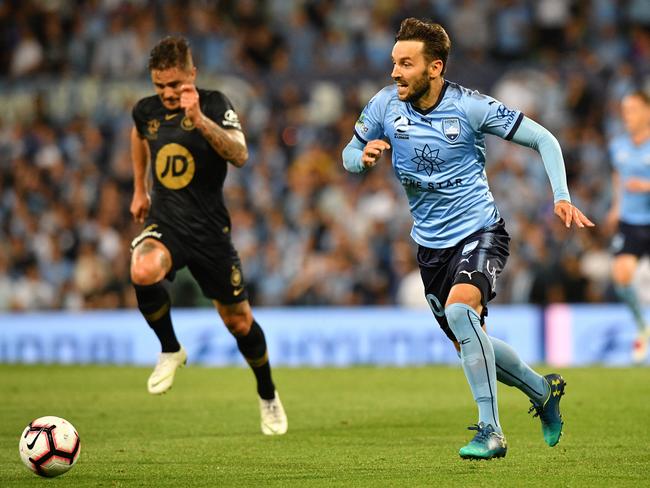 Milos Ninkovic (right) of Sydney competes for possession against Josh Risdon of the Wanderers during the Round 2 A-League match between Sydney FC and Western Sydney Wanderers at Sydney Cricket Ground in Sydney, Saturday, October 27, 2018. (AAP Image/Brendan Esposito) NO ARCHIVING, EDITORIAL USE ONLY