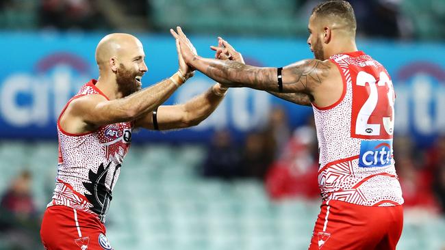 Jarrad McVeigh celebrates a goal with Lance Franklin.