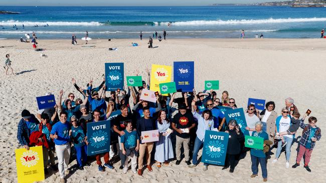 Yes supporters gather at North Bondi. Picture: Nikki Short