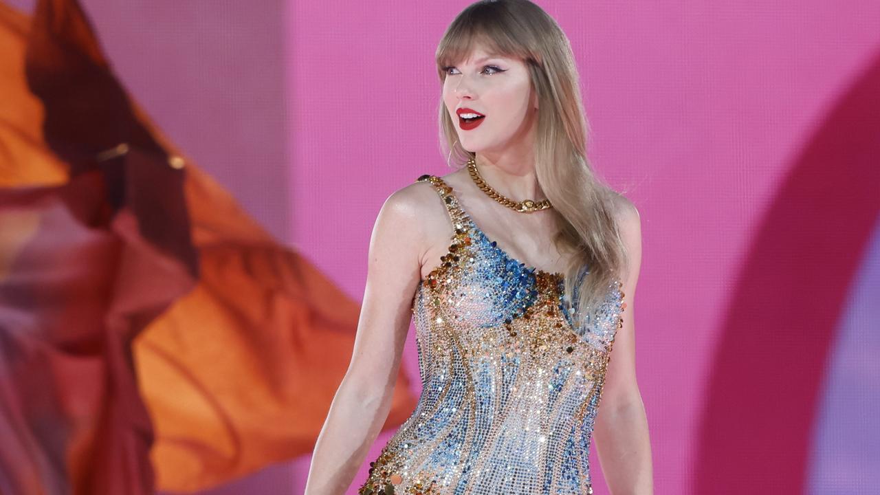 Taylor Swift Blown Away by 'Biggest' Crowd at Final Sydney Eras Show