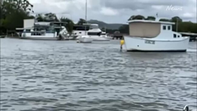 Noosa River houseboat crowding