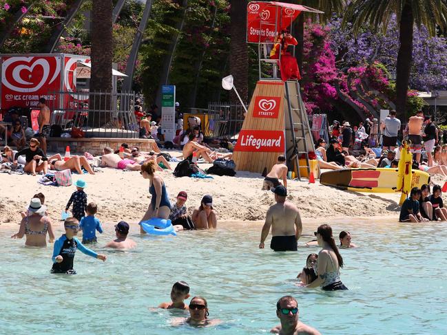 BRISBANE, AUSTRALIA - NewsWire Photos OCTOBER 7, 2024: Hundreds of people in Brisbane headed to the river and the South Bank beach to cool off as the Bureau of Meteorology forecasted sweltering temperatures for three major cities. Picture: NewsWire/Tertius Pickard