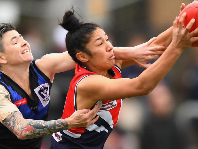 MELBOURNE, AUSTRALIA - SEPTEMBER 18:  Darcy Vescio of Darebin marks during the VFL Women's Grand Final between Darebin v Melbourne University on September 18, 2016 in Melbourne, Australia.  (Photo by Quinn Rooney/Getty Images)