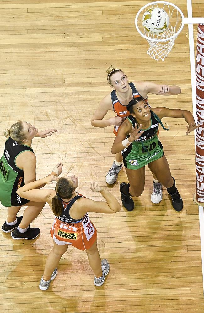 Susan Pettitt of the Giants shoots for goal. Picture: Getty Images